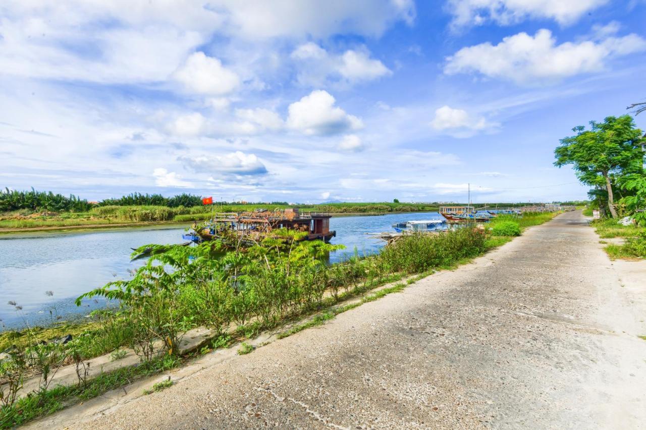 Homestay Gio Chieu - Riverside & Swimming Pool *